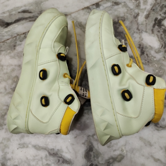 Stylish sneakers - Picture 3 of 5